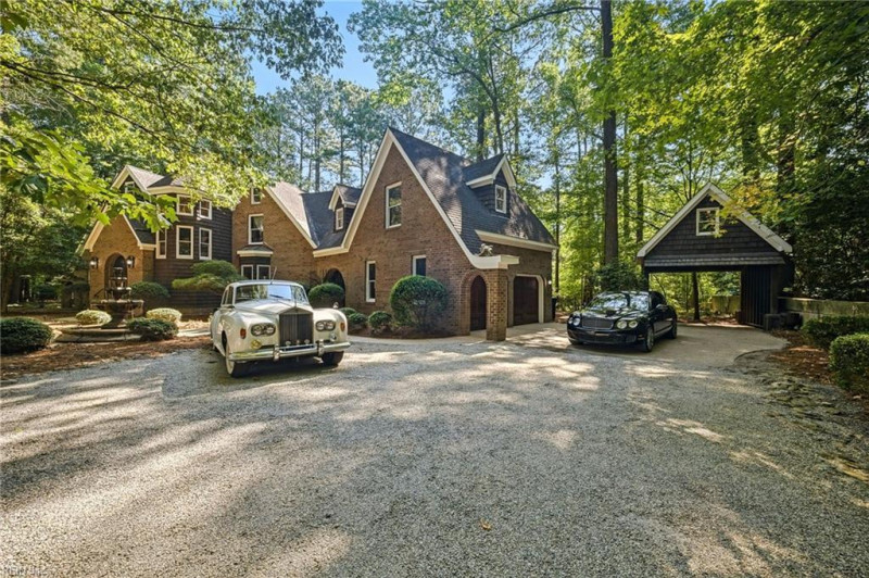 Photo 2 of 49 residential for sale in Virginia Beach virginia