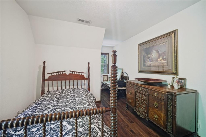 Photo 25 of 49 residential for sale in Virginia Beach virginia