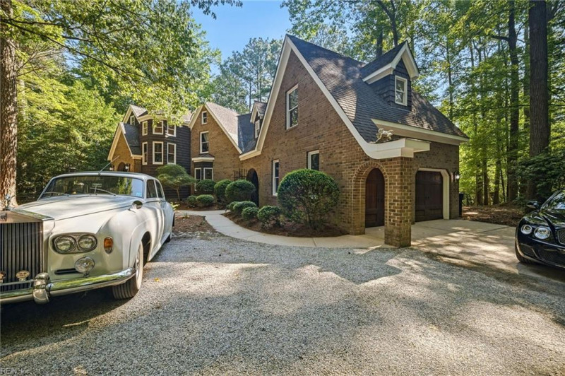 Photo 3 of 49 residential for sale in Virginia Beach virginia