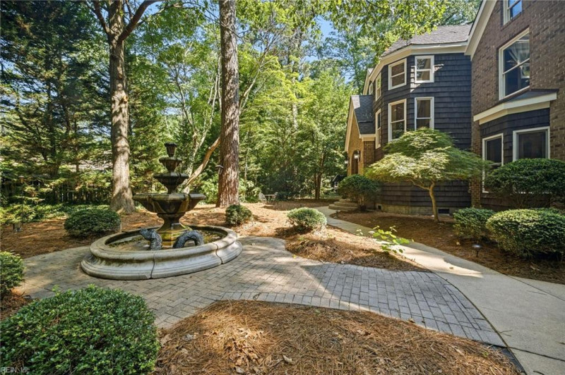 Photo 4 of 49 residential for sale in Virginia Beach virginia