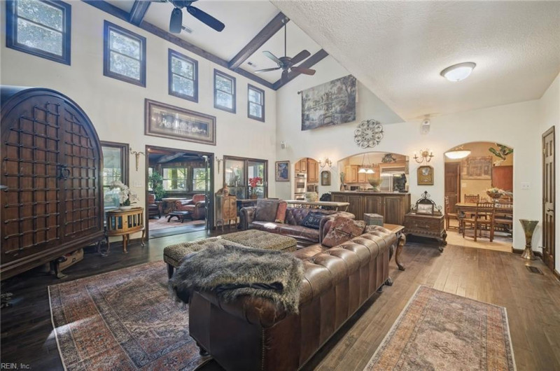 Photo 9 of 49 residential for sale in Virginia Beach virginia