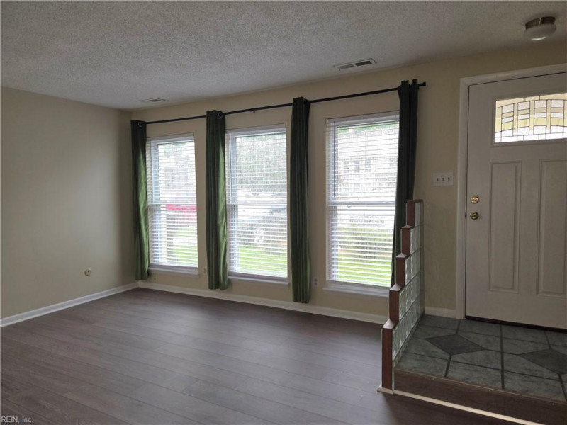 Photo 4 of 26 residential for sale in Virginia Beach virginia
