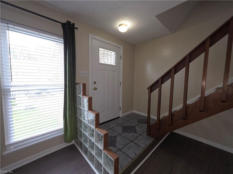 Photo 5 of 26 residential for sale in Virginia Beach virginia