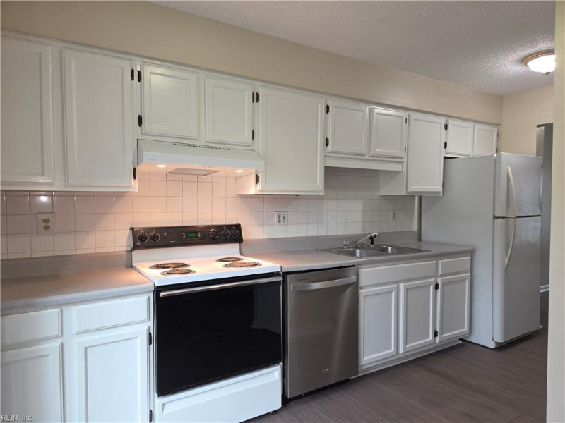 Photo 6 of 26 residential for sale in Virginia Beach virginia