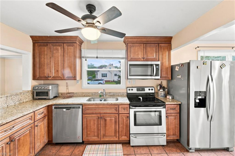 Photo 13 of 36 residential for sale in Portsmouth virginia