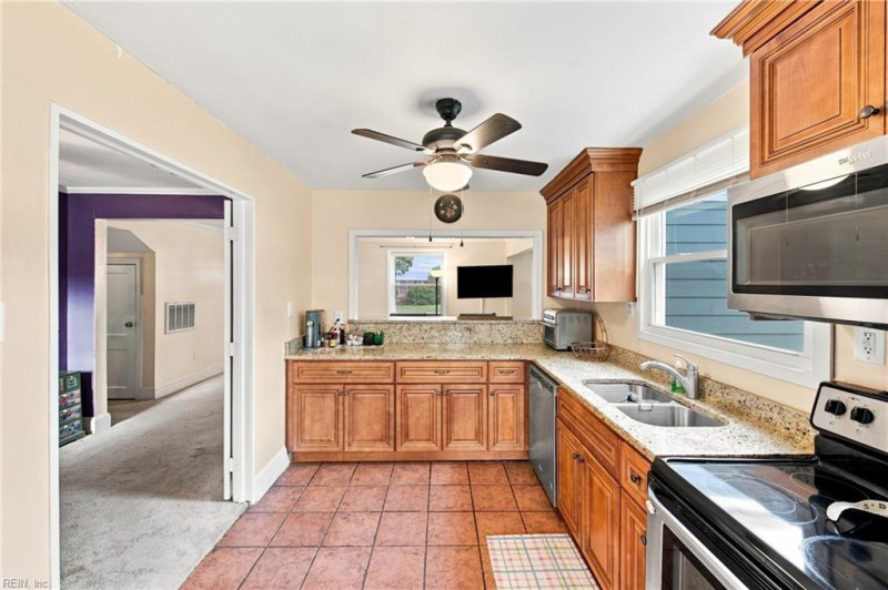 Photo 14 of 36 residential for sale in Portsmouth virginia