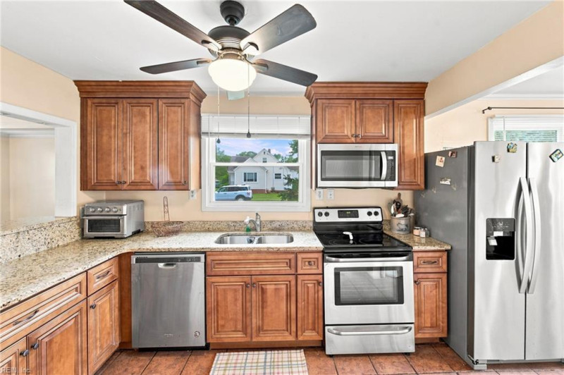 Photo 15 of 36 residential for sale in Portsmouth virginia
