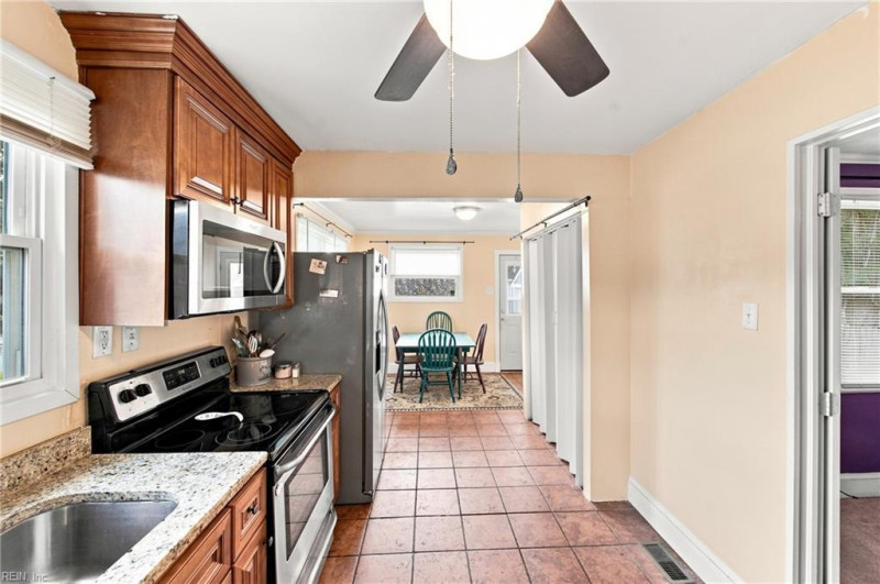 Photo 16 of 36 residential for sale in Portsmouth virginia