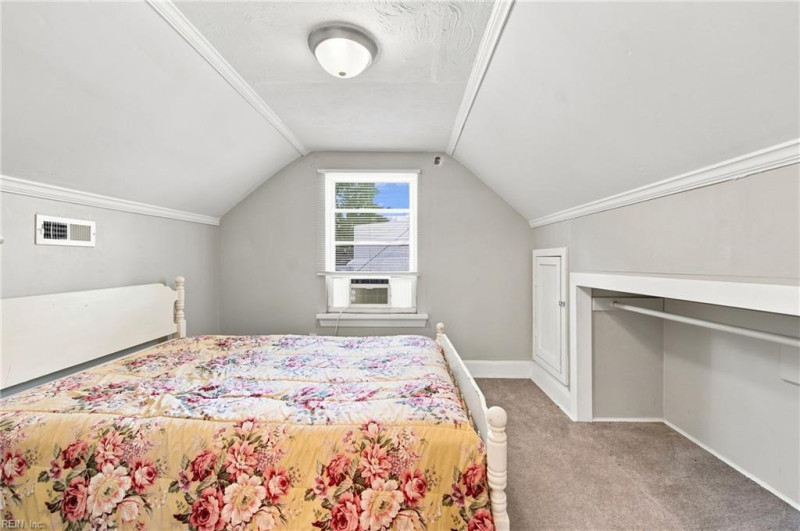 Photo 27 of 36 residential for sale in Portsmouth virginia