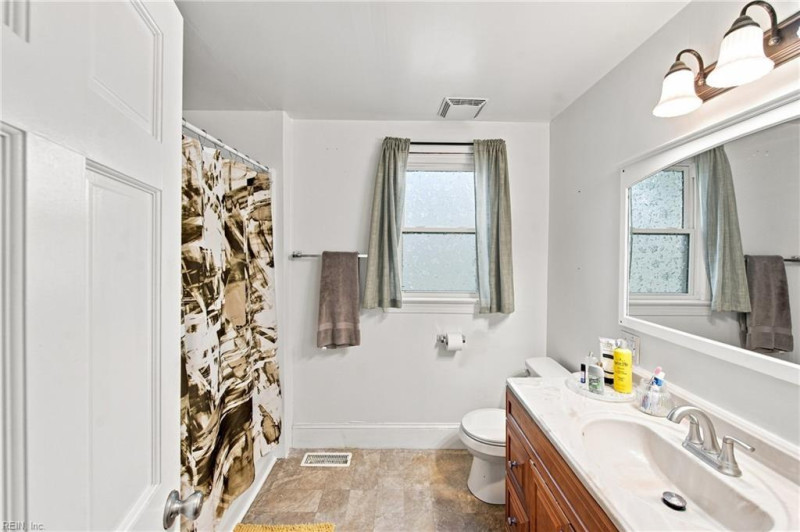 Photo 28 of 36 residential for sale in Portsmouth virginia