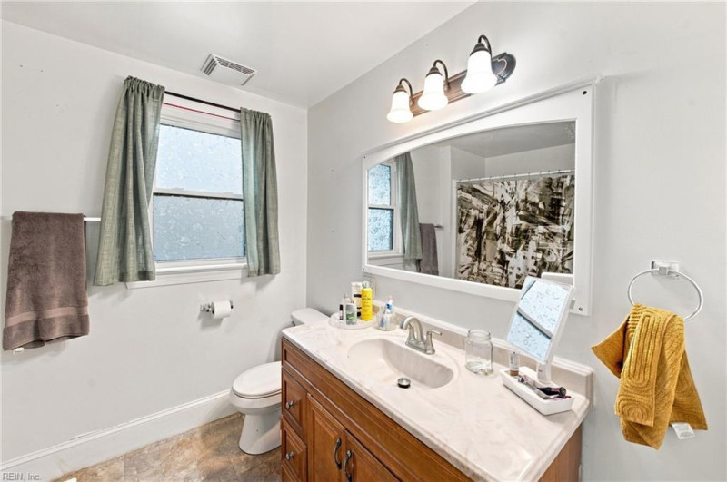 Photo 29 of 36 residential for sale in Portsmouth virginia