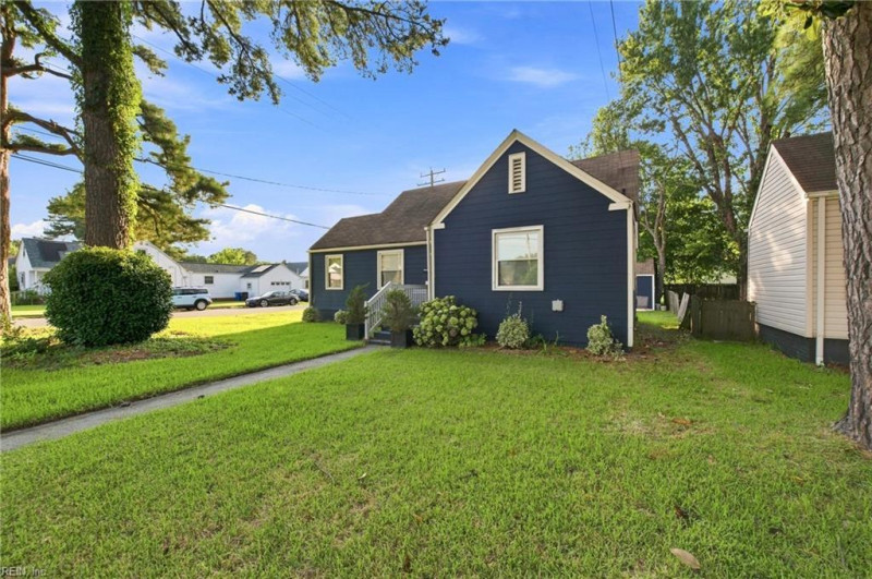 Photo 3 of 36 residential for sale in Portsmouth virginia