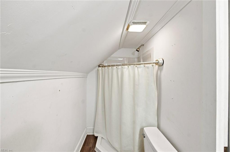 Photo 31 of 36 residential for sale in Portsmouth virginia