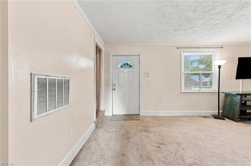 Photo 6 of 36 residential for sale in Portsmouth virginia
