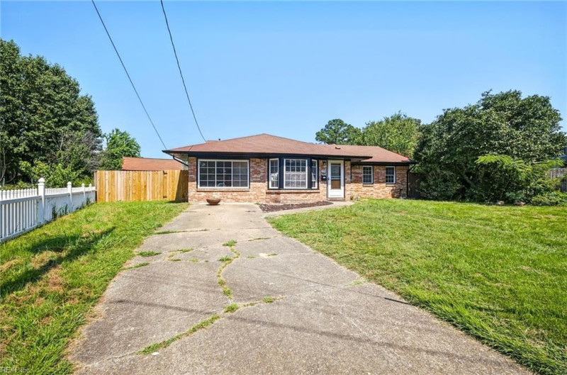 Photo 3 of 41 residential for sale in Virginia Beach virginia