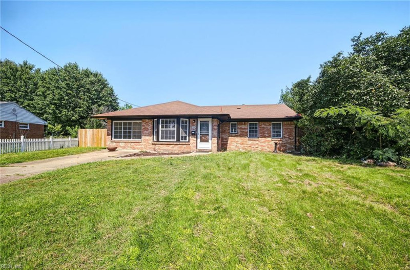 Photo 4 of 41 residential for sale in Virginia Beach virginia