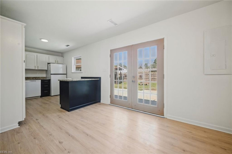 Photo 9 of 41 residential for sale in Virginia Beach virginia