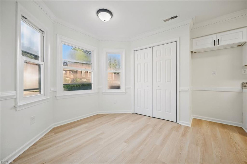 Photo 11 of 31 residential for sale in Chesapeake virginia