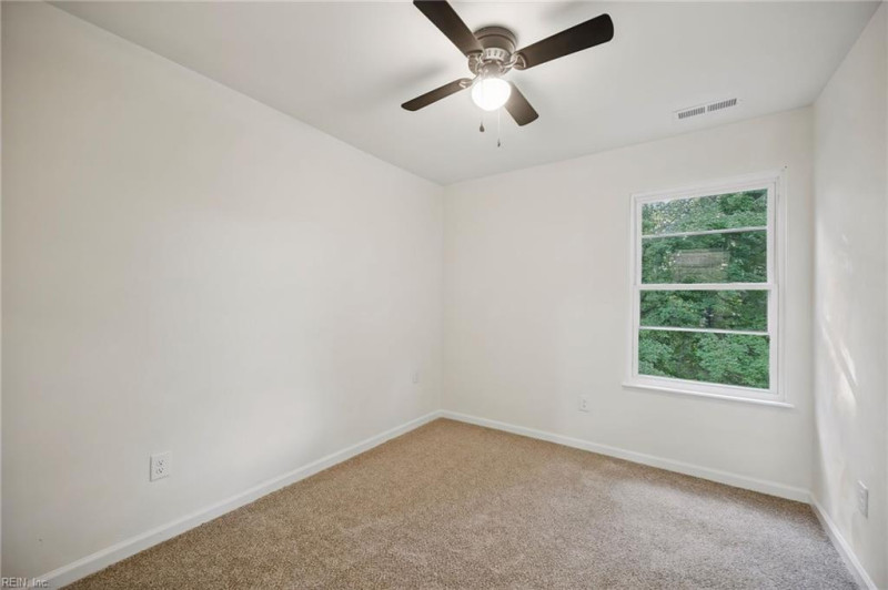 Photo 13 of 31 residential for sale in Chesapeake virginia