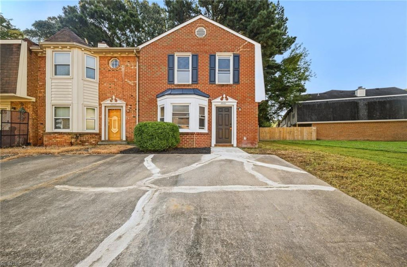 Photo 3 of 31 residential for sale in Chesapeake virginia
