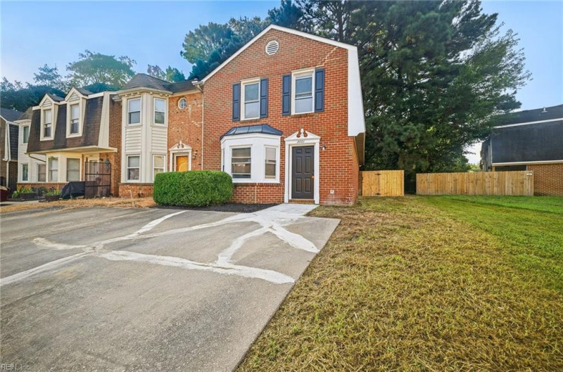 Photo 4 of 31 residential for sale in Chesapeake virginia