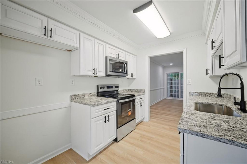 Photo 9 of 31 residential for sale in Chesapeake virginia