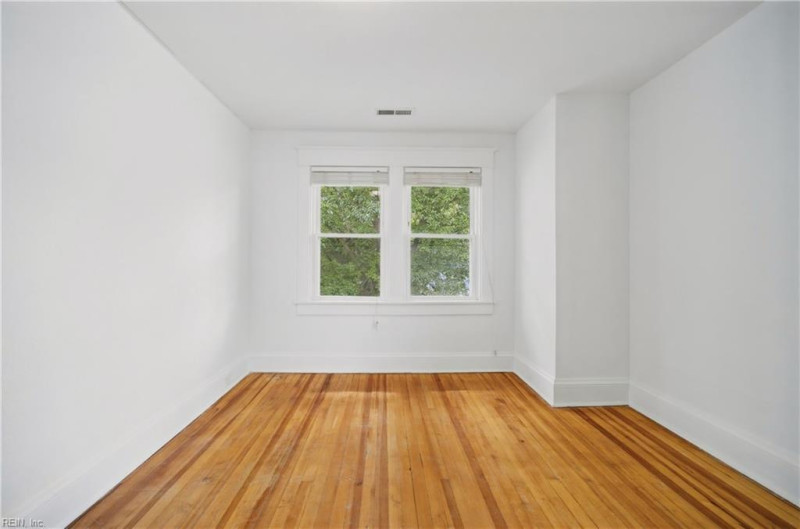 Photo 11 of 18 residential for sale in Norfolk virginia