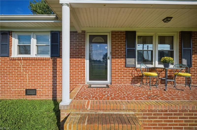 Photo 3 of 46 residential for sale in Suffolk virginia