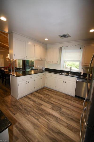 Photo 11 of 48 residential for sale in Chesapeake virginia