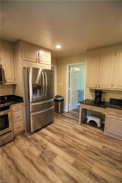Photo 13 of 48 residential for sale in Chesapeake virginia