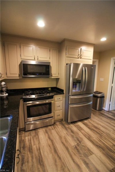 Photo 14 of 48 residential for sale in Chesapeake virginia