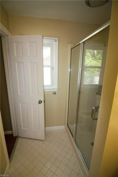 Photo 16 of 48 residential for sale in Chesapeake virginia