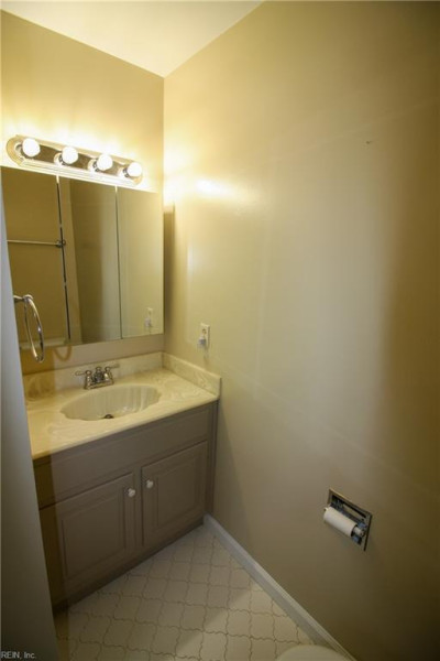 Photo 18 of 48 residential for sale in Chesapeake virginia