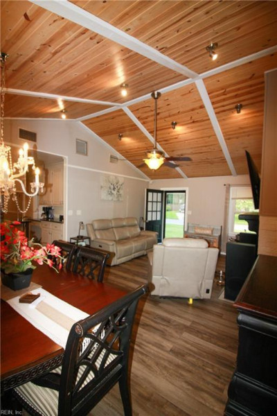Photo 4 of 48 residential for sale in Chesapeake virginia