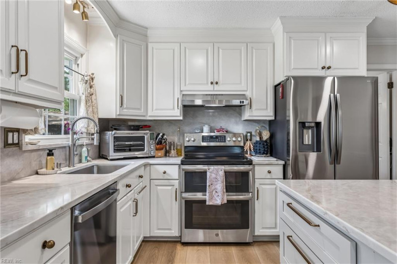 Photo 16 of 49 residential for sale in Poquoson virginia