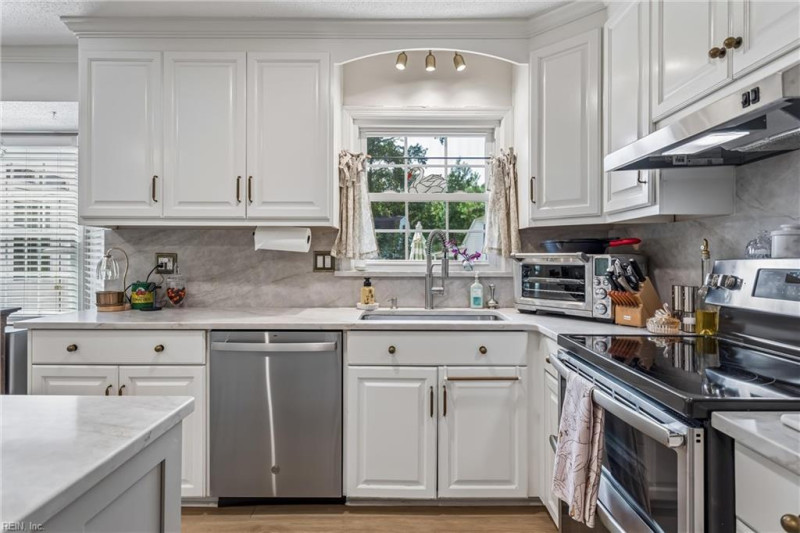 Photo 18 of 49 residential for sale in Poquoson virginia