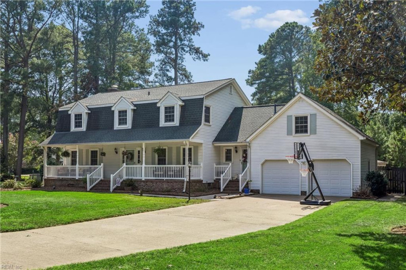 Photo 3 of 49 residential for sale in Poquoson virginia