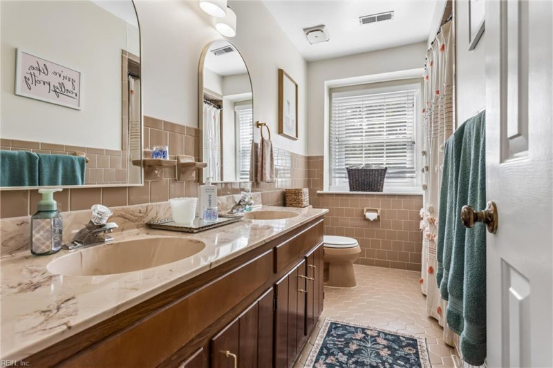Photo 37 of 49 residential for sale in Poquoson virginia