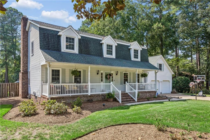 Photo 5 of 49 residential for sale in Poquoson virginia
