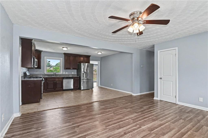 Photo 10 of 43 residential for sale in Portsmouth virginia