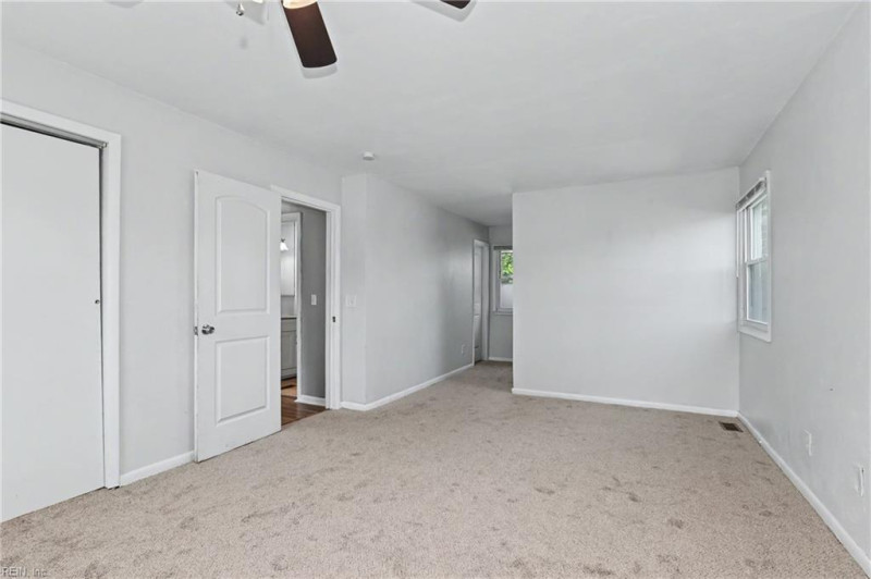 Photo 13 of 43 residential for sale in Portsmouth virginia
