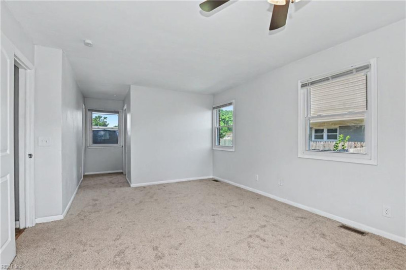Photo 14 of 43 residential for sale in Portsmouth virginia