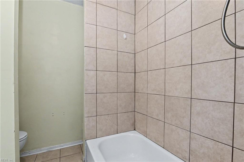 Photo 15 of 43 residential for sale in Portsmouth virginia