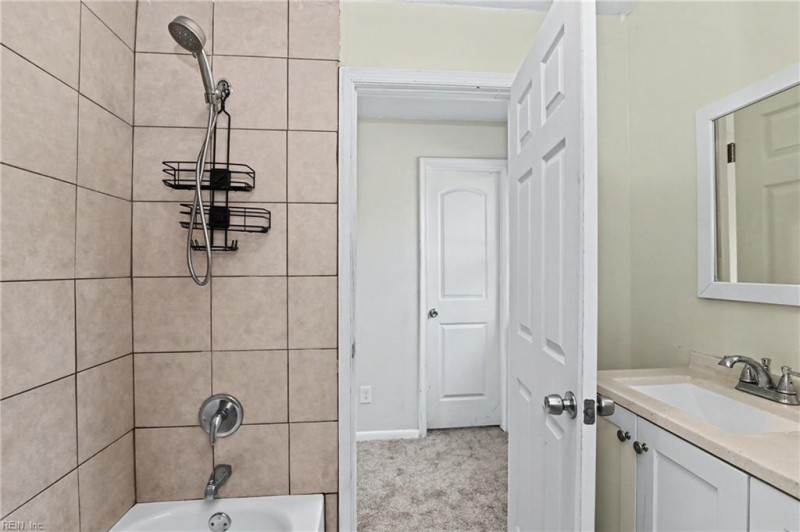 Photo 16 of 43 residential for sale in Portsmouth virginia