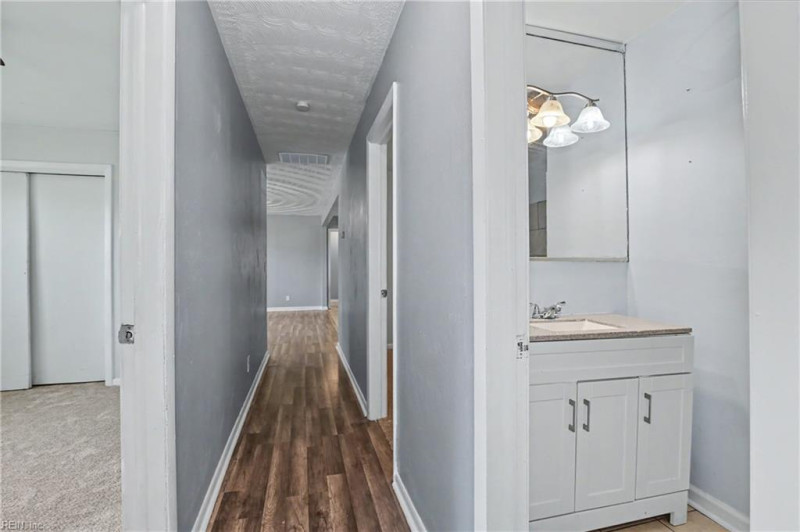 Photo 18 of 43 residential for sale in Portsmouth virginia