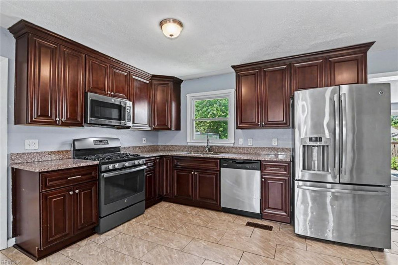 Photo 2 of 43 residential for sale in Portsmouth virginia