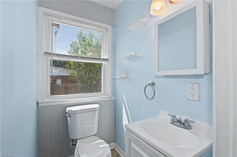 Photo 36 of 43 residential for sale in Portsmouth virginia