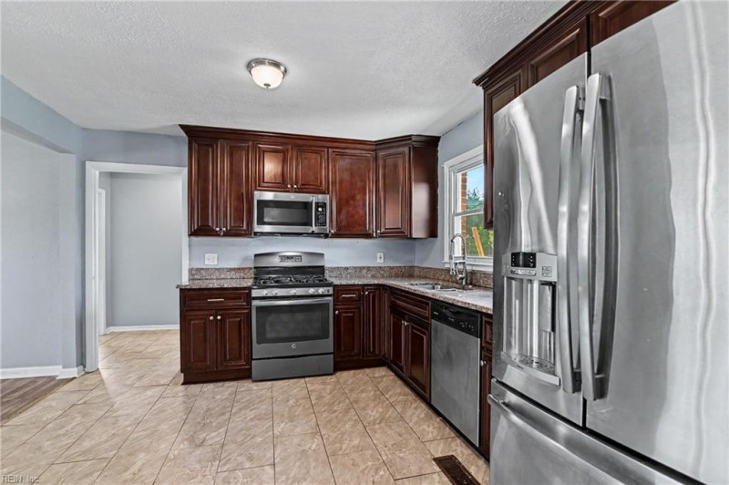 Photo 7 of 43 residential for sale in Portsmouth virginia