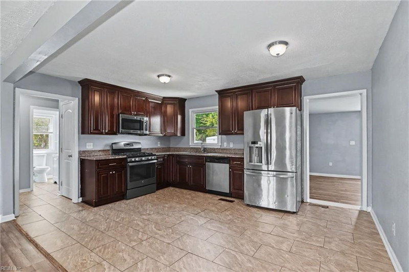 Photo 8 of 43 residential for sale in Portsmouth virginia