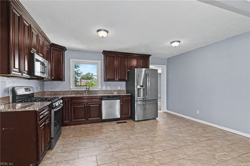 Photo 9 of 43 residential for sale in Portsmouth virginia
